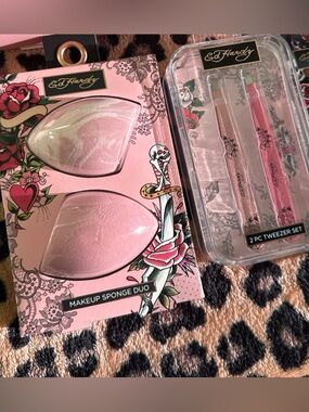 Ed Hardy Pink Makeup Sponge Duo with Pink Tweezer Set